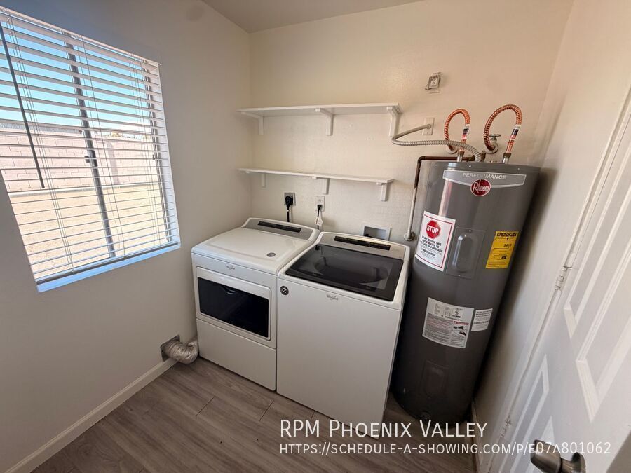 Updated Single Story 2x2 Glendale Unit With No Carpet property image
