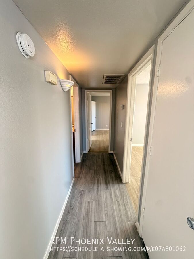 Updated Single Story 2x2 Glendale Unit With No Carpet property image