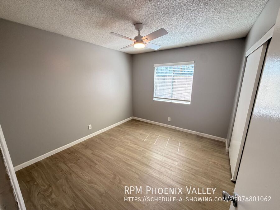 Updated Single Story 2x2 Glendale Unit With No Carpet property image
