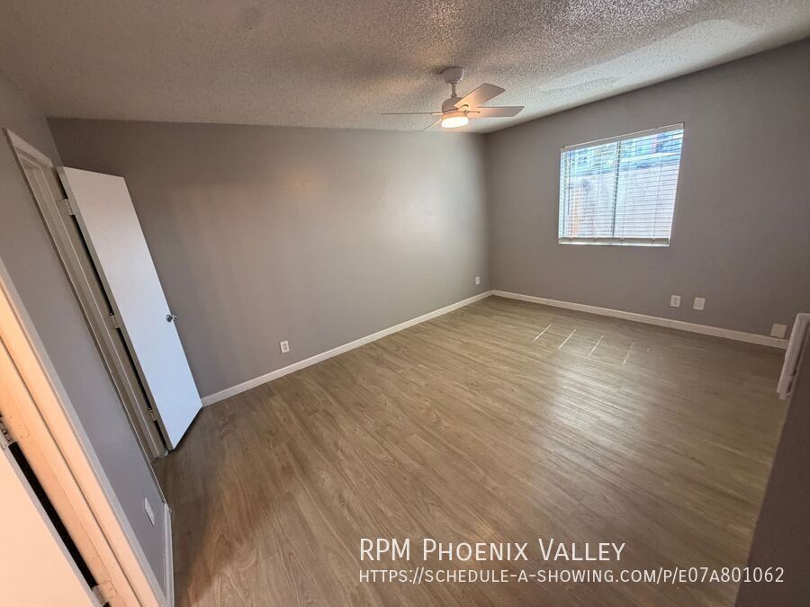 Updated Single Story 2x2 Glendale Unit With No Carpet property image