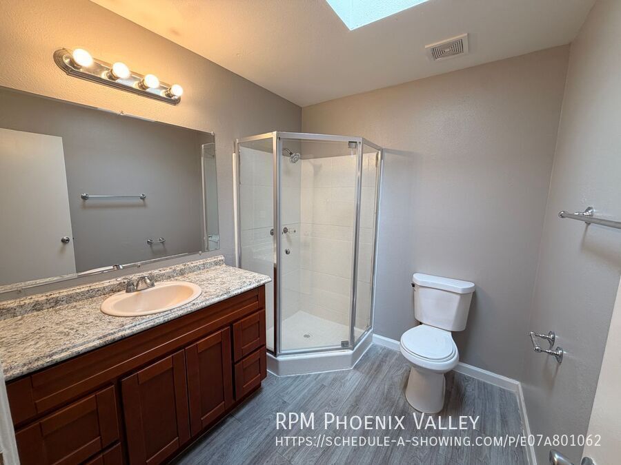 Updated Single Story 2x2 Glendale Unit With No Carpet property image