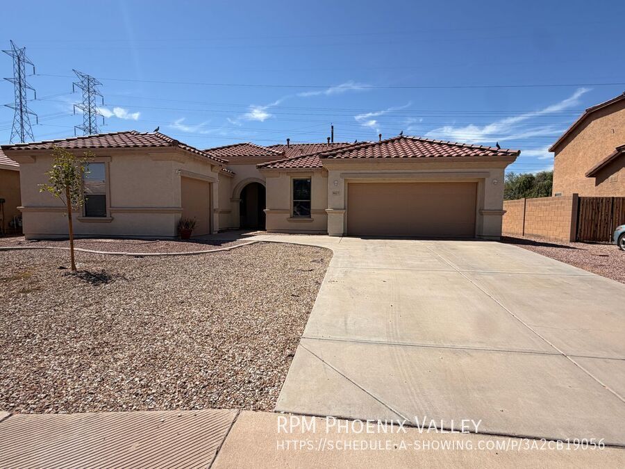 Spacious 3 Bedroom Single Story Peoria With A 3 Car Garage property image
