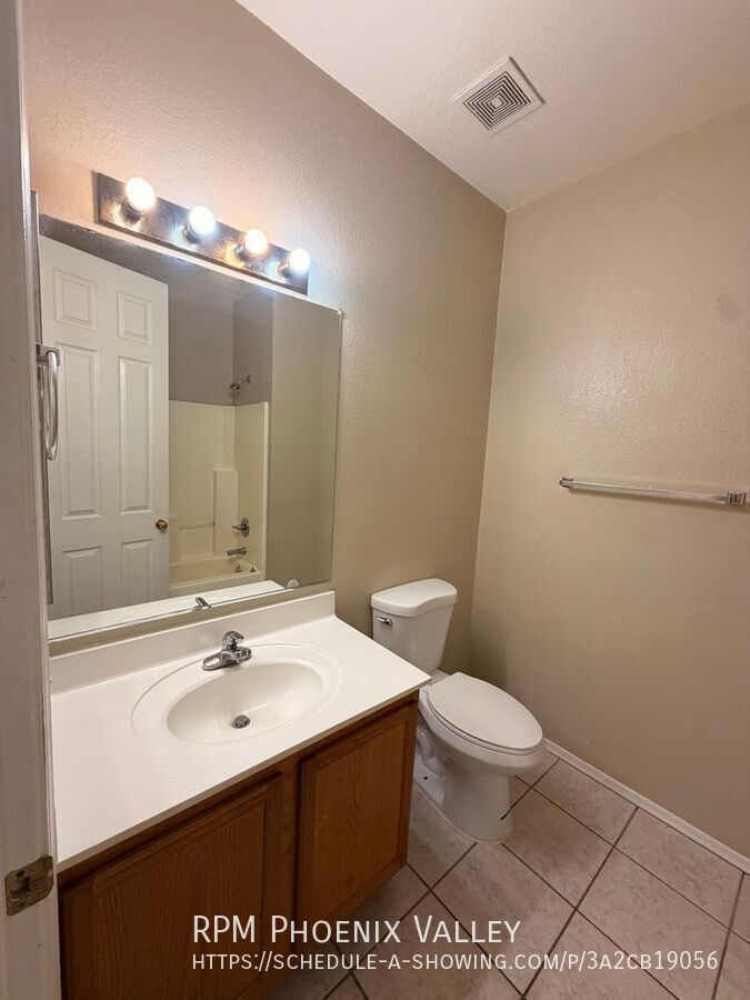 Spacious 3 Bedroom Single Story Peoria With A 3 Car Garage property image