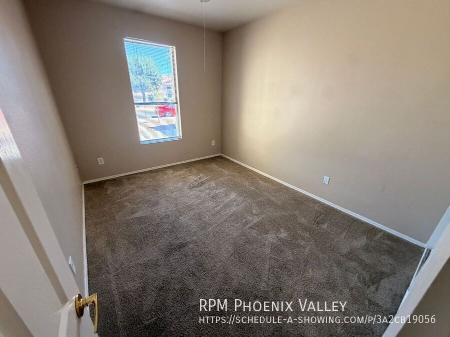 Spacious 3 Bedroom Single Story Peoria With A 3 Car Garage property image
