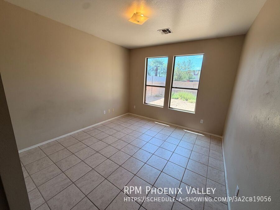 Spacious 3 Bedroom Single Story Peoria With A 3 Car Garage property image