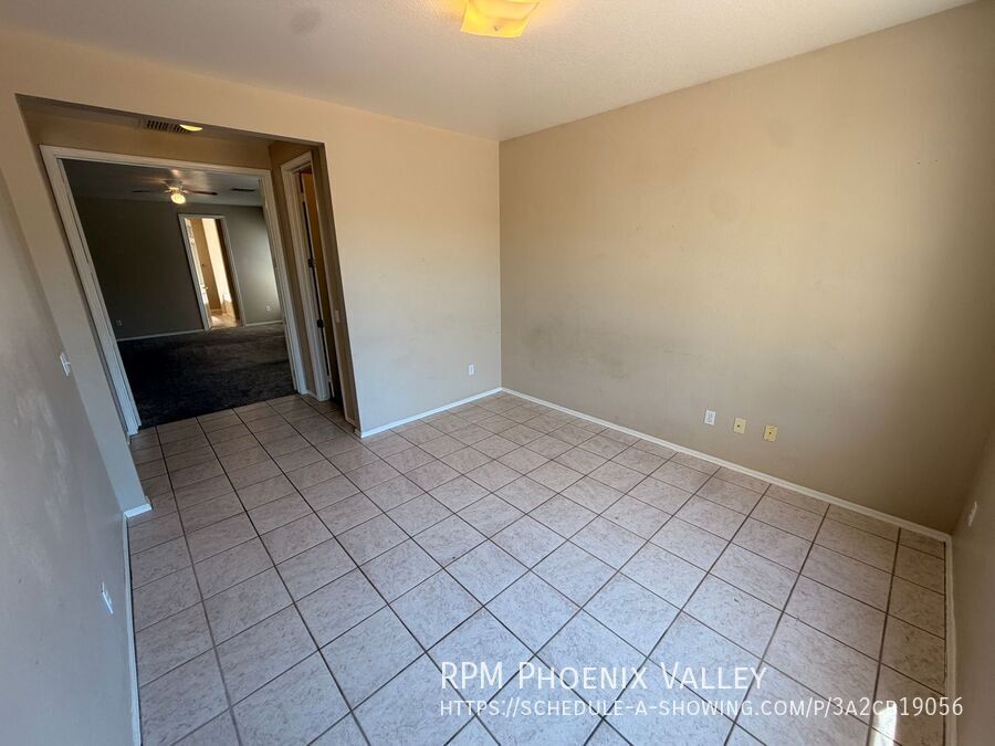 Spacious 3 Bedroom Single Story Peoria With A 3 Car Garage property image