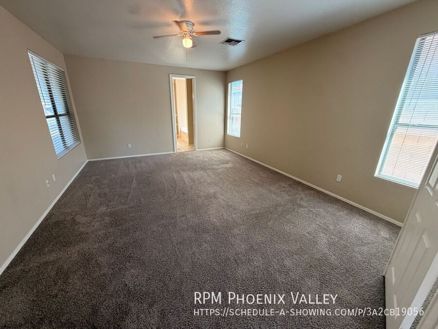 Spacious 3 Bedroom Single Story Peoria With A 3 Car Garage property image