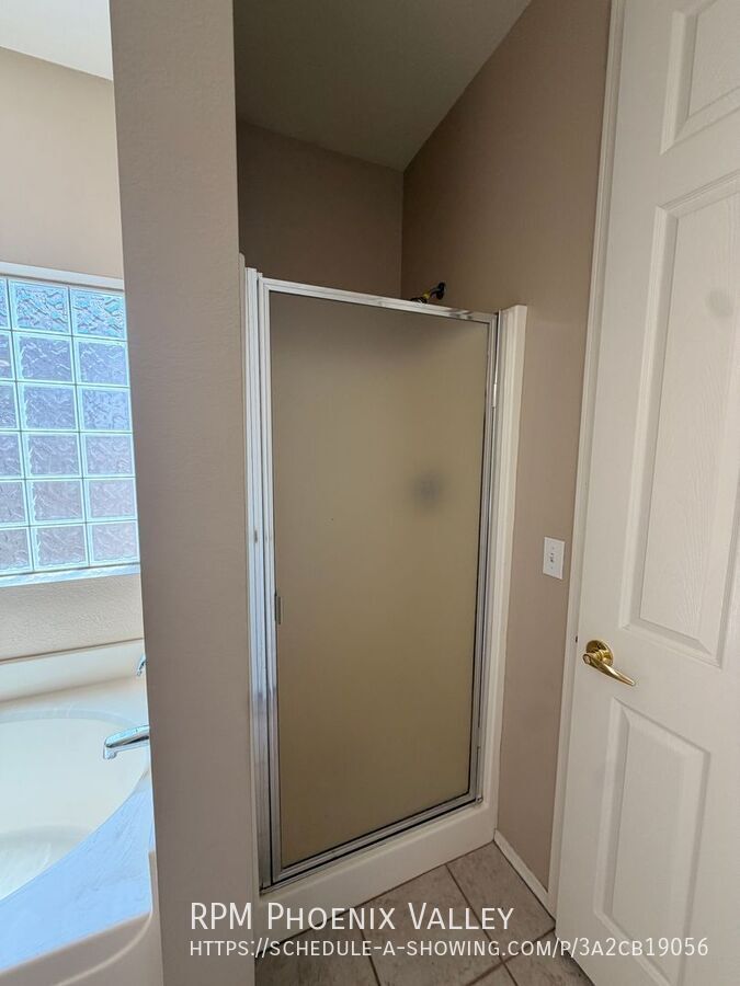 Spacious 3 Bedroom Single Story Peoria With A 3 Car Garage property image
