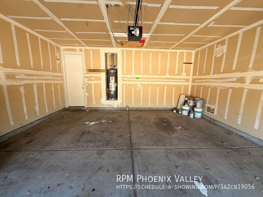 Spacious 3 Bedroom Single Story Peoria With A 3 Car Garage property image