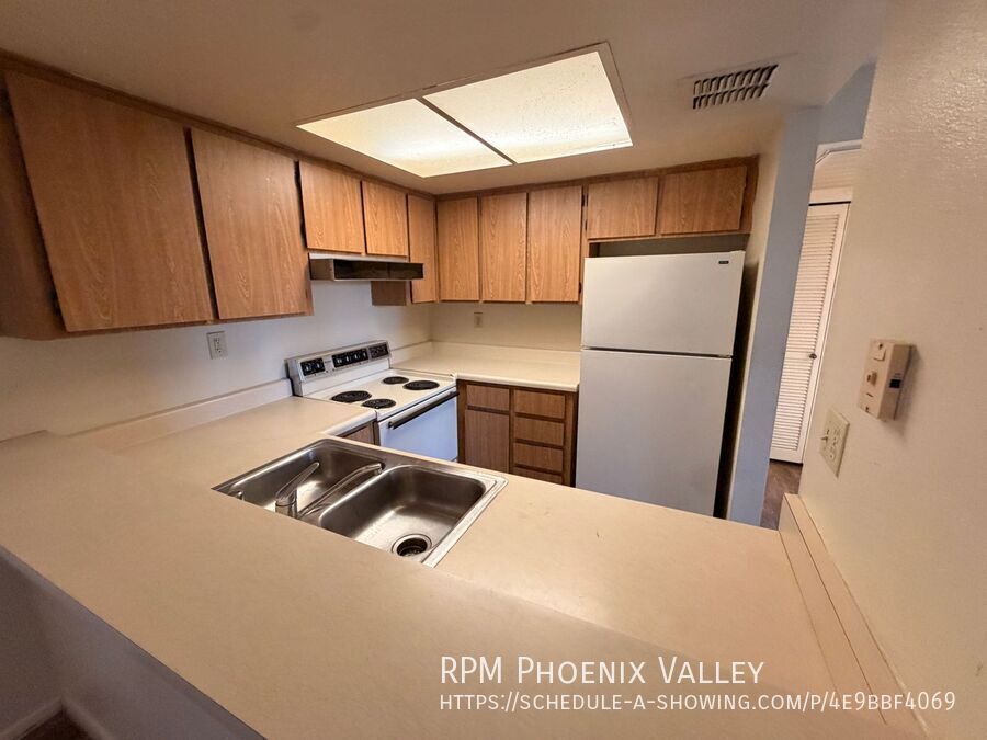 1 Bedroom 1 Bathroom 500 sq.ft. Near Tempe Marketplace and Light Rail! property image