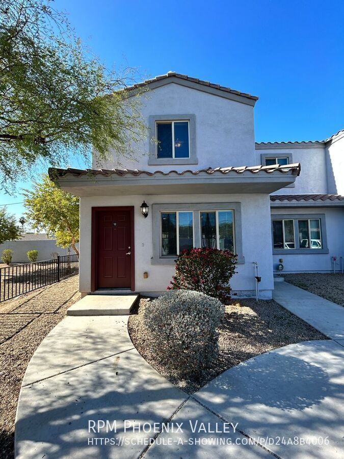 3 Bed/2.5 Bath Townhome *NO* Carpet, End Unit *ALL* Appliances! property image