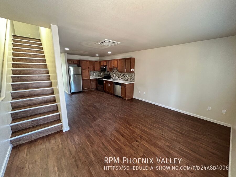 3 Bed/2.5 Bath Townhome *NO* Carpet, End Unit *ALL* Appliances! property image