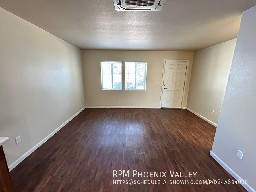 3 Bed/2.5 Bath Townhome *NO* Carpet, End Unit *ALL* Appliances! property image