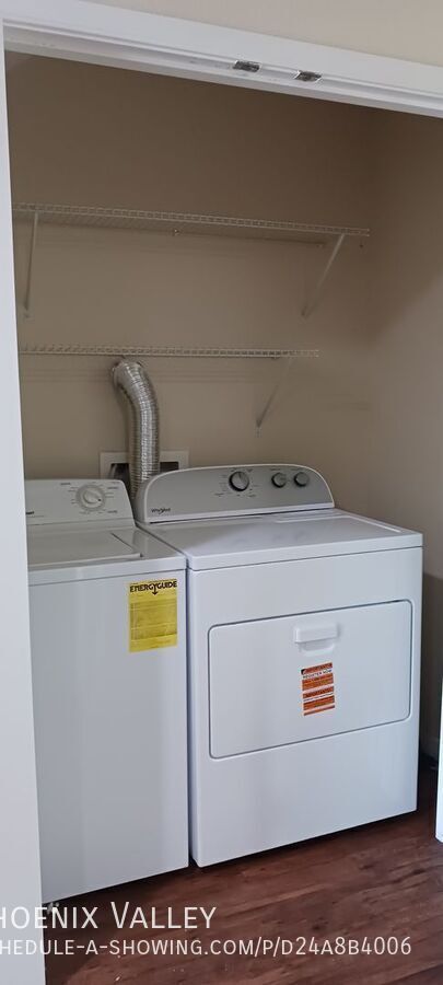 3 Bed/2.5 Bath Townhome *NO* Carpet, End Unit *ALL* Appliances! property image