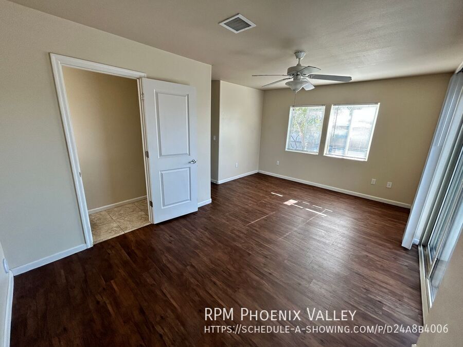 3 Bed/2.5 Bath Townhome *NO* Carpet, End Unit *ALL* Appliances! property image