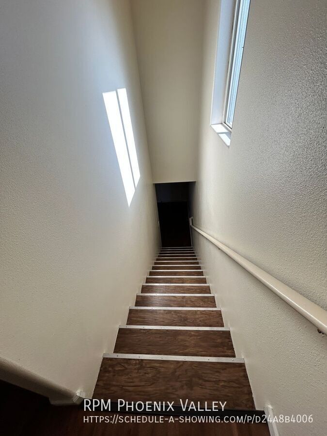 3 Bed/2.5 Bath Townhome *NO* Carpet, End Unit *ALL* Appliances! property image