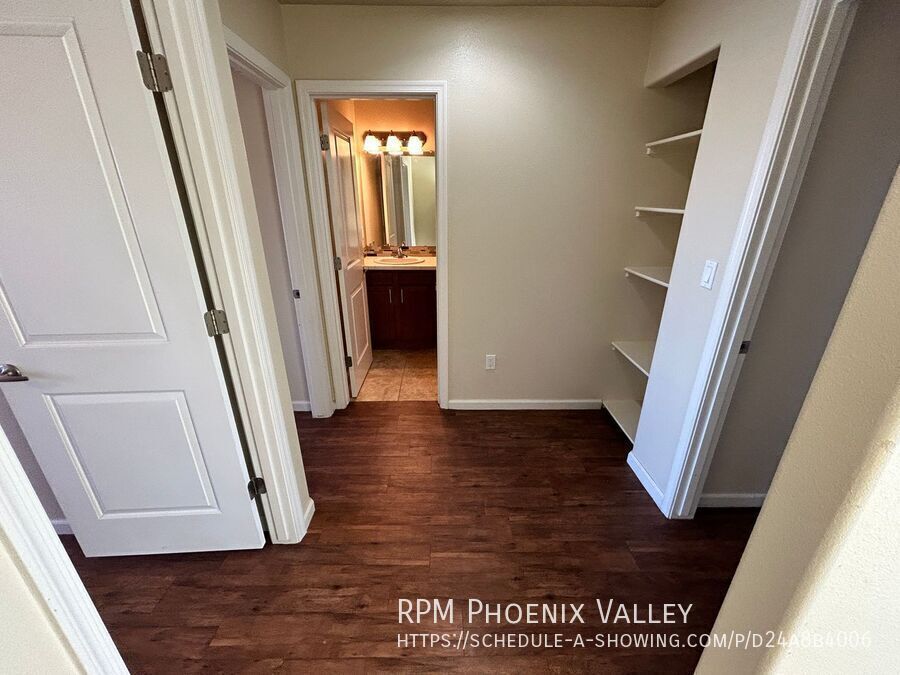 3 Bed/2.5 Bath Townhome *NO* Carpet, End Unit *ALL* Appliances! property image