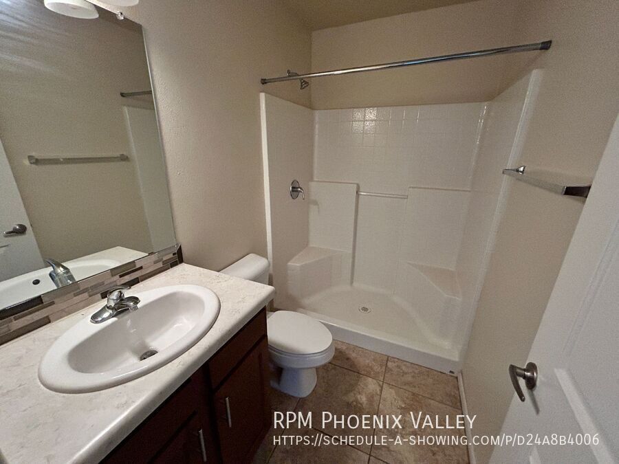 3 Bed/2.5 Bath Townhome *NO* Carpet, End Unit *ALL* Appliances! property image