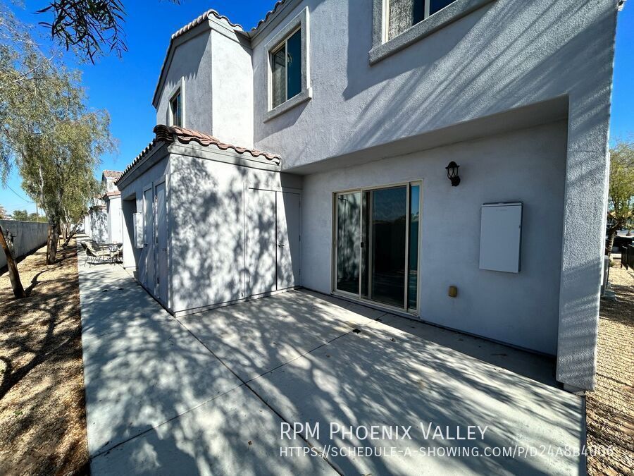 3 Bed/2.5 Bath Townhome *NO* Carpet, End Unit *ALL* Appliances! property image