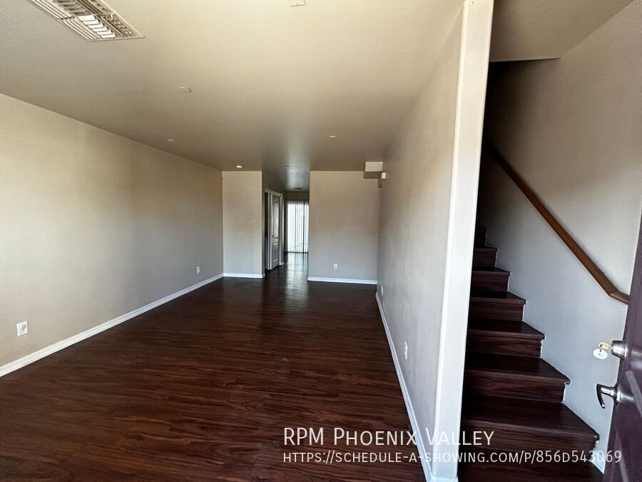 Beautiful Townhome with Wood Plank Flooring & Stainless-Steel Appliances! Available for showings and move in 8/31/2026. property image