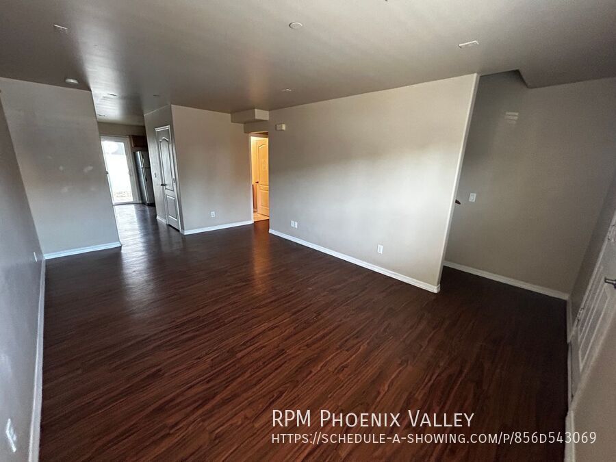 Beautiful Townhome with Wood Plank Flooring & Stainless-Steel Appliances! Available for showings and move in 8/31/2026. property image