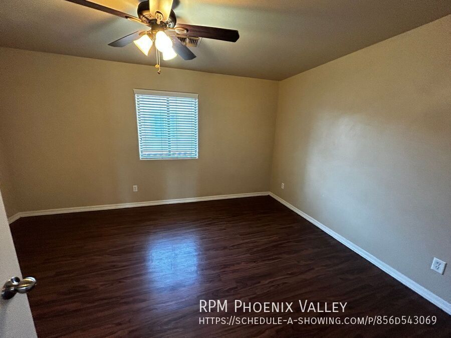 Beautiful Townhome with Wood Plank Flooring & Stainless-Steel Appliances! Available for showings and move in 8/31/2026. property image