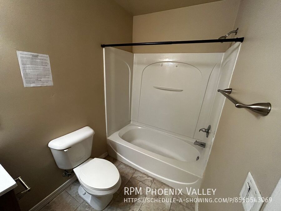 Beautiful Townhome with Wood Plank Flooring & Stainless-Steel Appliances! Available for showings and move in 8/31/2026. property image