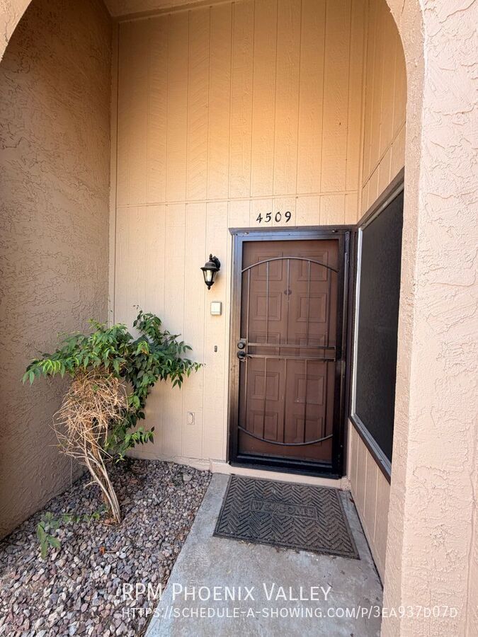 Move-In Ready 2-Bedroom Home with Washer & Dryer in Glendale property image