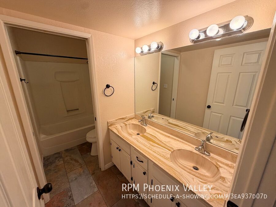Move-In Ready 2-Bedroom Home with Washer & Dryer in Glendale property image