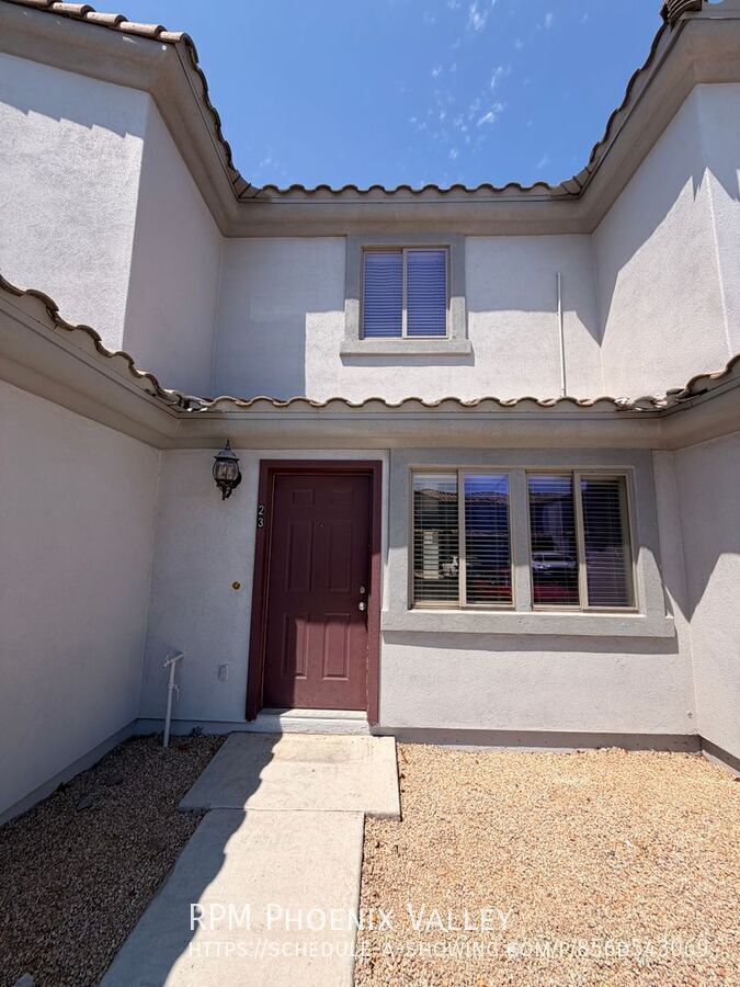 Beautiful Townhome with Wood Plank Flooring & Stainless-Steel Appliances! property image