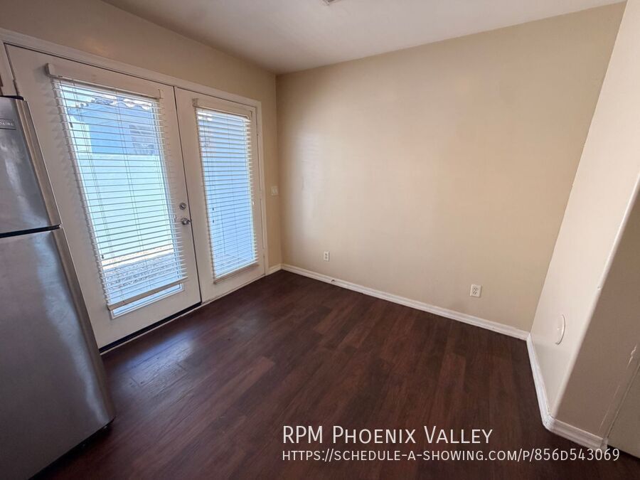 Beautiful Townhome with Wood Plank Flooring & Stainless-Steel Appliances! property image