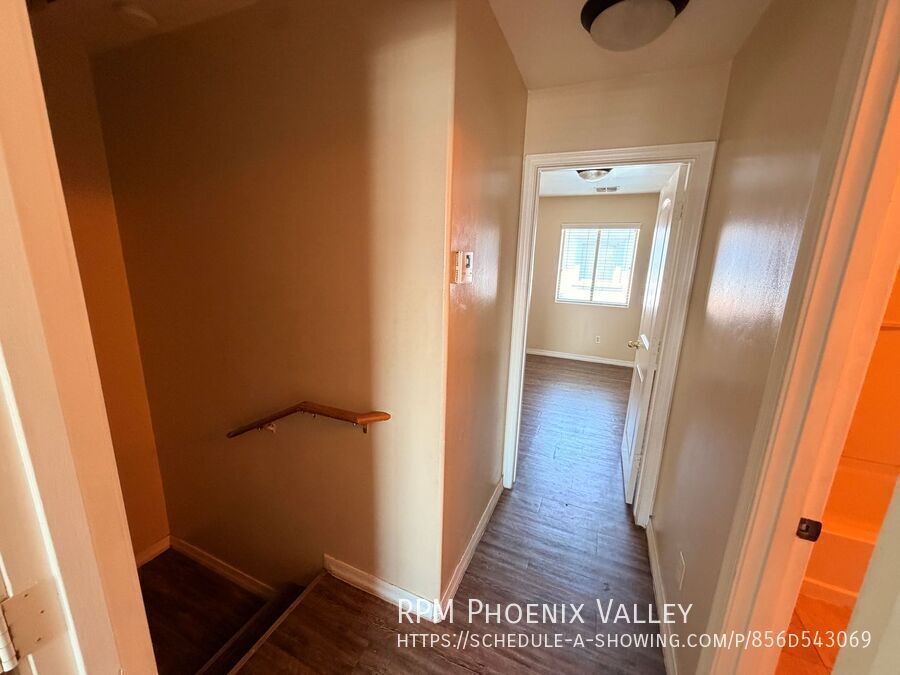 Beautiful Townhome with Wood Plank Flooring & Stainless-Steel Appliances! property image