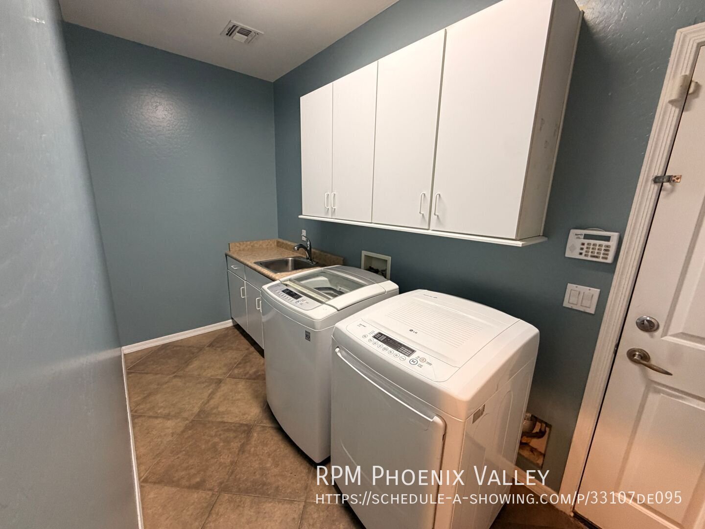 Stunning 5-Bedroom Home with Game Room & Backyard Oasis! property image