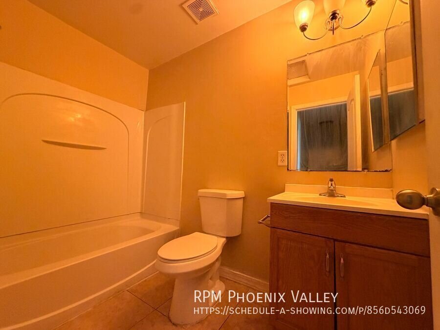 Beautiful Townhome With Freshly Painted Areas & Stainless-Steel Appliances! *MOVE IN SPECIAL* 1/2 OFF YOUR FIRST FULL MONTH OF RENT property image