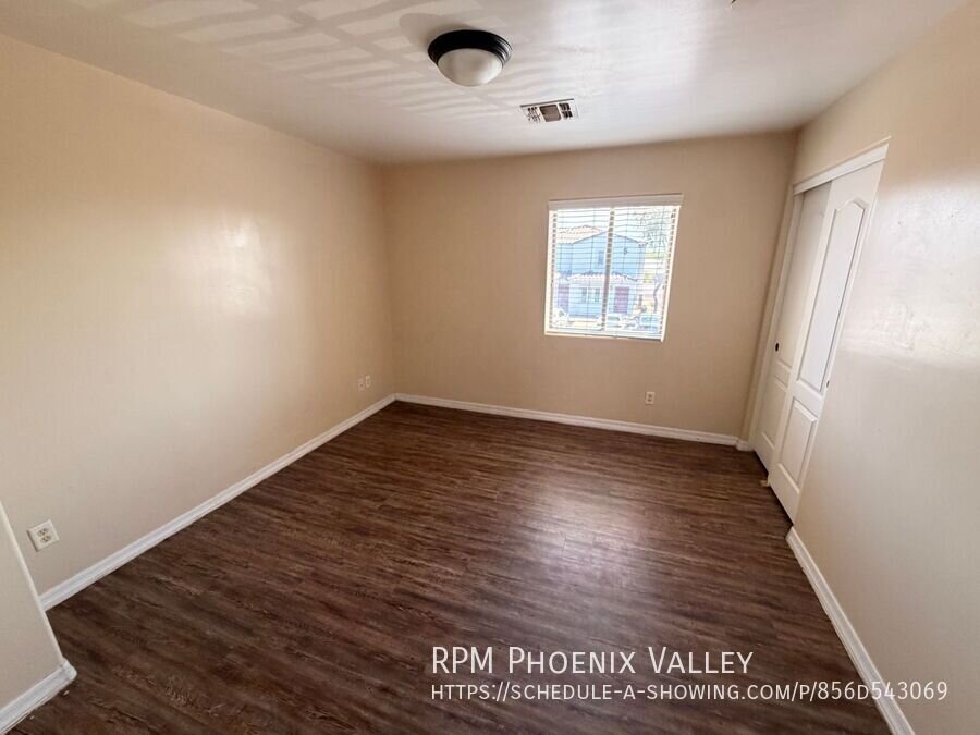 Beautiful Townhome With Freshly Painted Areas & Stainless-Steel Appliances! *MOVE IN SPECIAL* 1/2 OFF YOUR FIRST FULL MONTH OF RENT property image