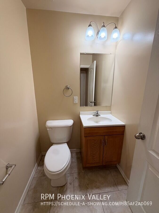 Townhome with Wood Plank Floors & Private Enclosed Outdoor Space! *MOVE IN SPECIAL* 1/2 OFF YOUR FIRST FULL MONTH OF RENT property image