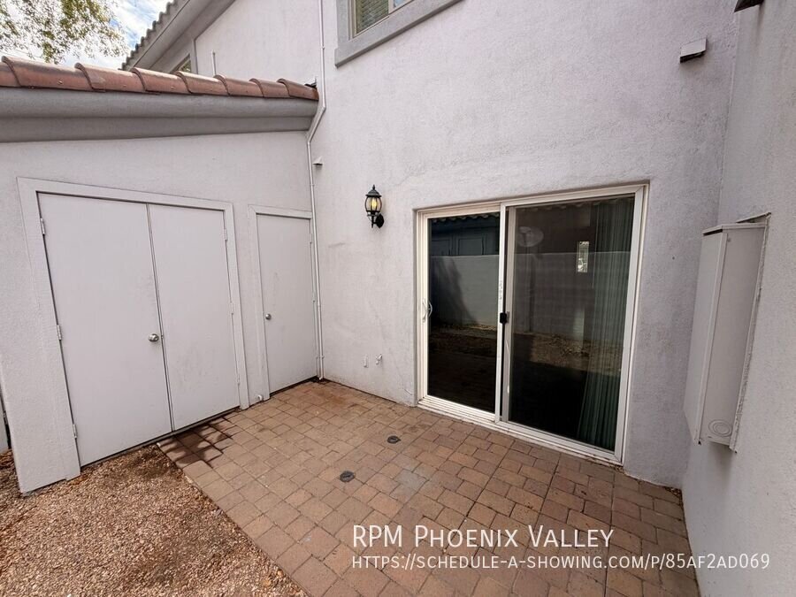 Townhome with Wood Plank Floors & Private Enclosed Outdoor Space! *MOVE IN SPECIAL* 1/2 OFF YOUR FIRST FULL MONTH OF RENT property image