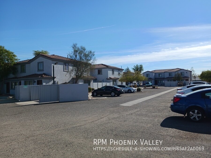Townhome with Wood Plank Floors & Private Enclosed Outdoor Space! *MOVE IN SPECIAL* 1/2 OFF YOUR FIRST FULL MONTH OF RENT property image