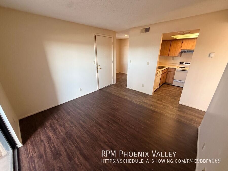 1x1 Near ASU w/ *MOVE IN SPECIAL* property image