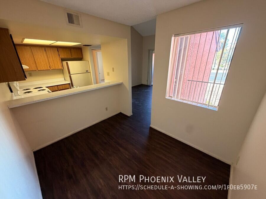1x1 Near Tempe Marketplace w/ *MOVE IN SPECIAL* 1/2 OFF YOUR FIRST FULL MONTH OF RENT property image