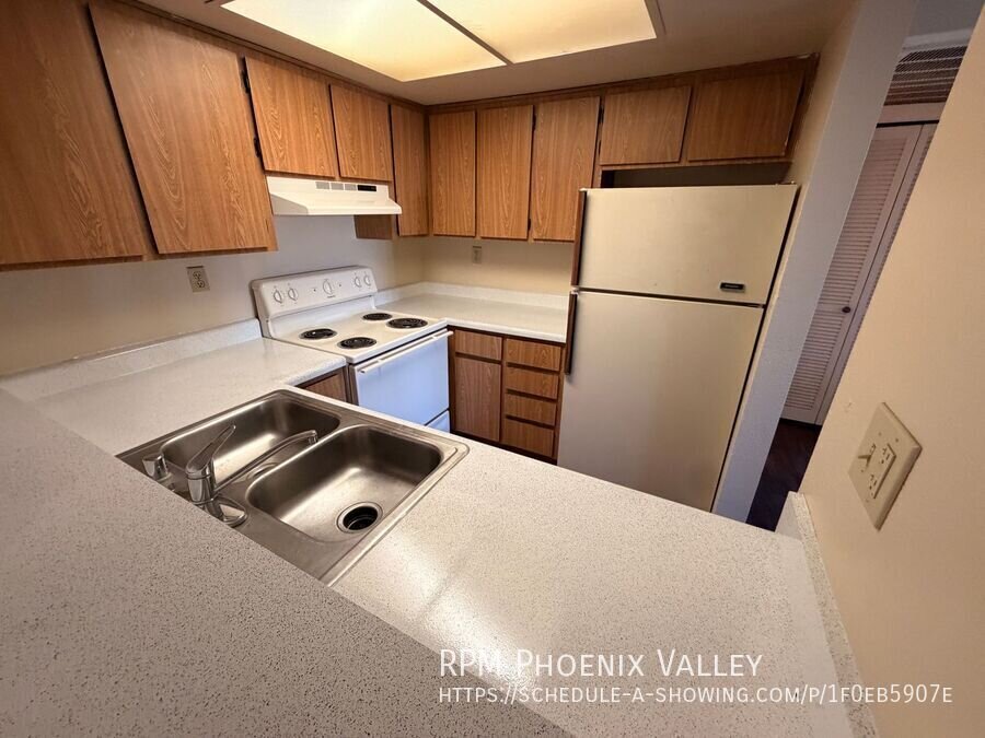 1x1 Near Tempe Marketplace w/ *MOVE IN SPECIAL* 1/2 OFF YOUR FIRST FULL MONTH OF RENT property image