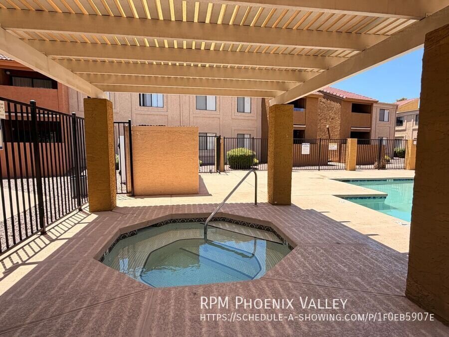 1x1 Near Tempe Marketplace w/ *MOVE IN SPECIAL* 1/2 OFF YOUR FIRST FULL MONTH OF RENT property image