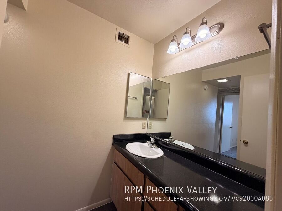1x1 In Tempe w/ *MOVE IN SPECIAL* 1/2 OFF YOUR FIRST FULL MONTH OF RENT property image