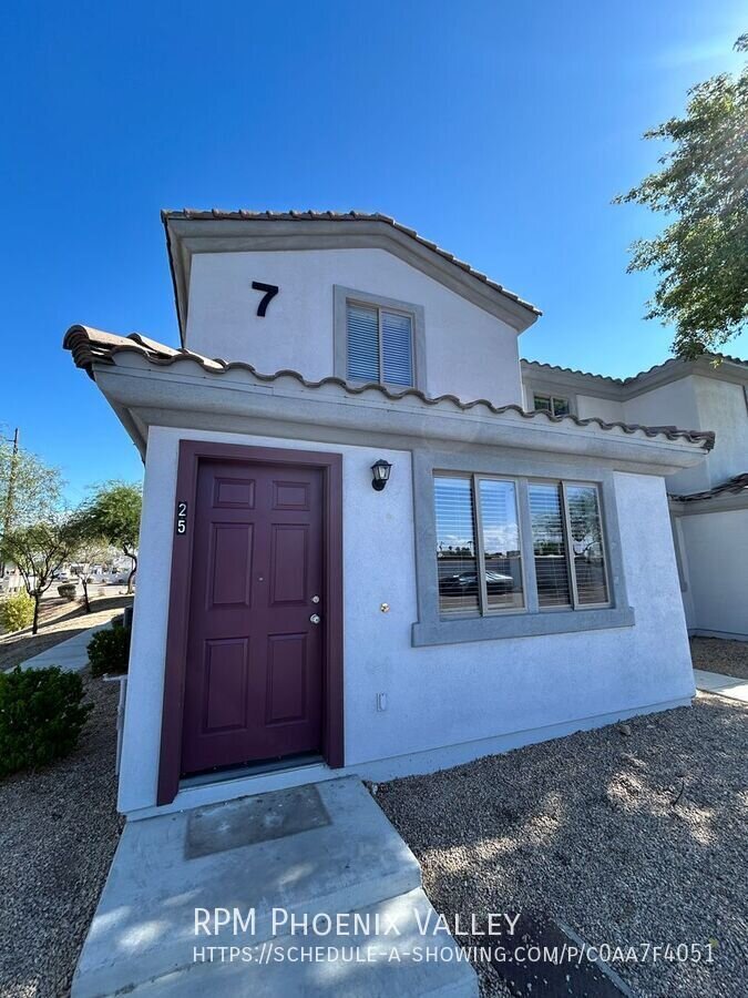 COMING SOON.... 3 Bed/2 Bath Townhome *NO* Carpet End Unit *ALL* Appliances! property image