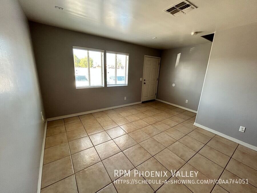 COMING SOON.... 3 Bed/2 Bath Townhome *NO* Carpet End Unit *ALL* Appliances! property image