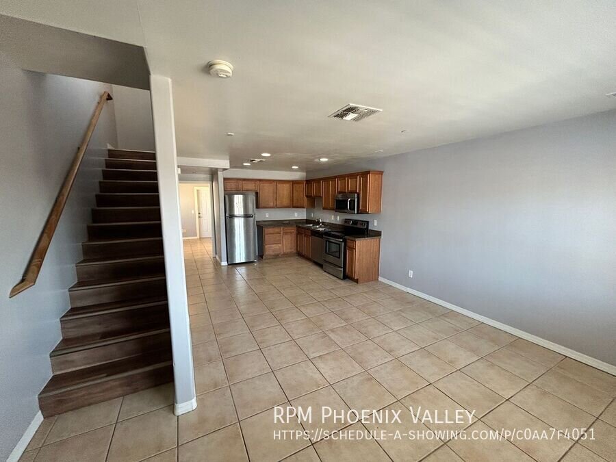 COMING SOON.... 3 Bed/2 Bath Townhome *NO* Carpet End Unit *ALL* Appliances! property image