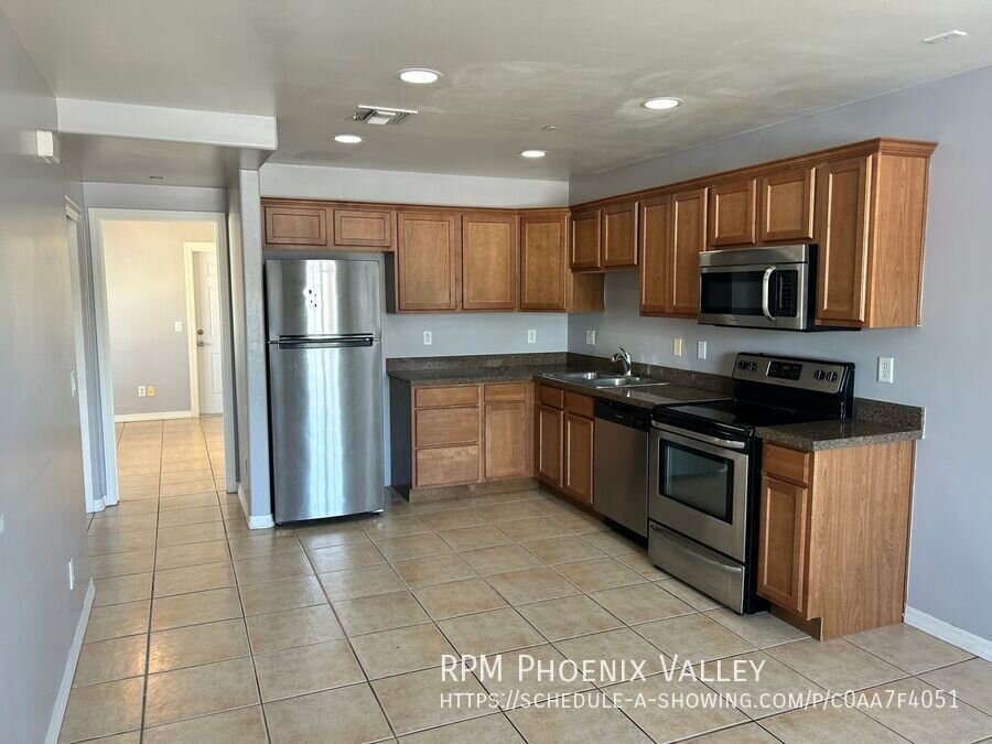 COMING SOON.... 3 Bed/2 Bath Townhome *NO* Carpet End Unit *ALL* Appliances! property image