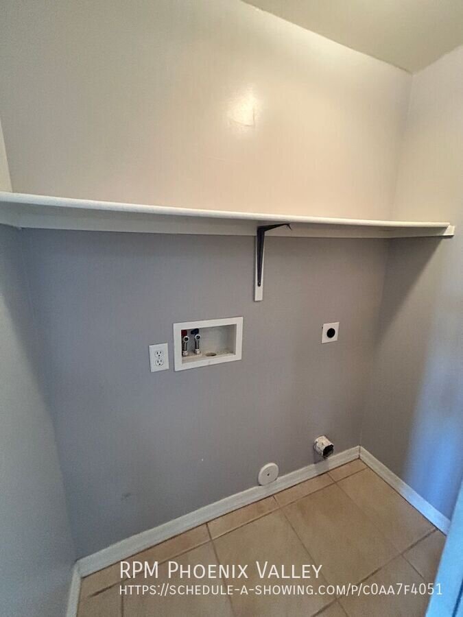 COMING SOON.... 3 Bed/2 Bath Townhome *NO* Carpet End Unit *ALL* Appliances! property image