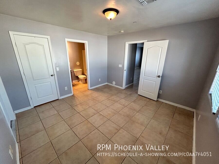 COMING SOON.... 3 Bed/2 Bath Townhome *NO* Carpet End Unit *ALL* Appliances! property image
