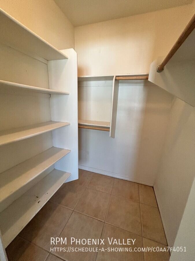 COMING SOON.... 3 Bed/2 Bath Townhome *NO* Carpet End Unit *ALL* Appliances! property image
